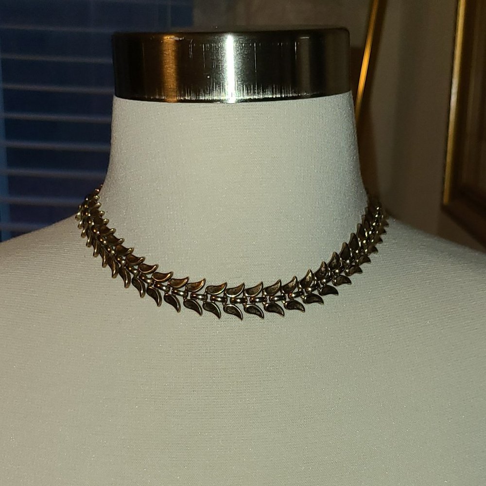 Leafy Collar Necklace Gold Tone